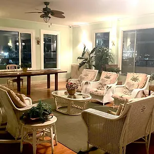  Apartment Your Penthouse Ocean View With Lights And Queen Mary Too